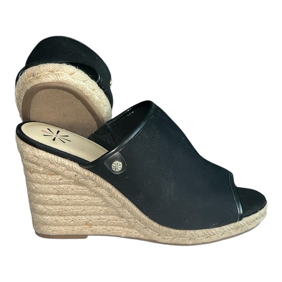 Isaac Mizrahi Black and Tan Wedge Sandals Size 10 - Picture 3 of 7